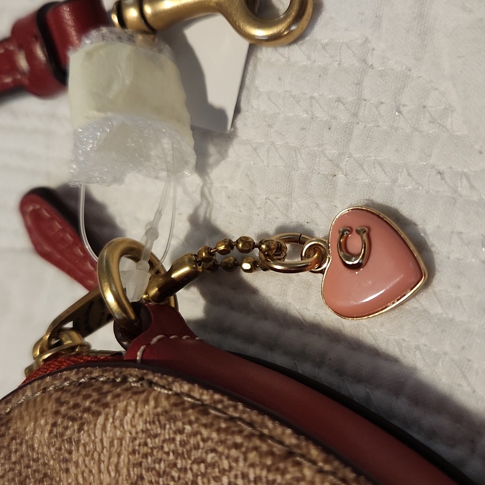 NWT Coach red heart coin change purse new ❤️ with wristlet strap - Picture 2 of 11